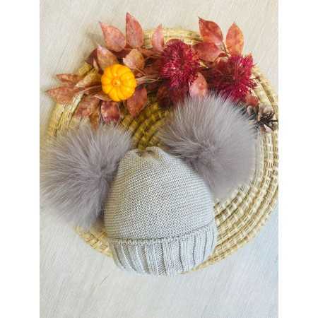 Cappello in Lana con doppio Ponpon di Volpe - Eleganza e Comfort Cappello in Lana con doppio Ponpon di Volpe - Eleganza e Comfort